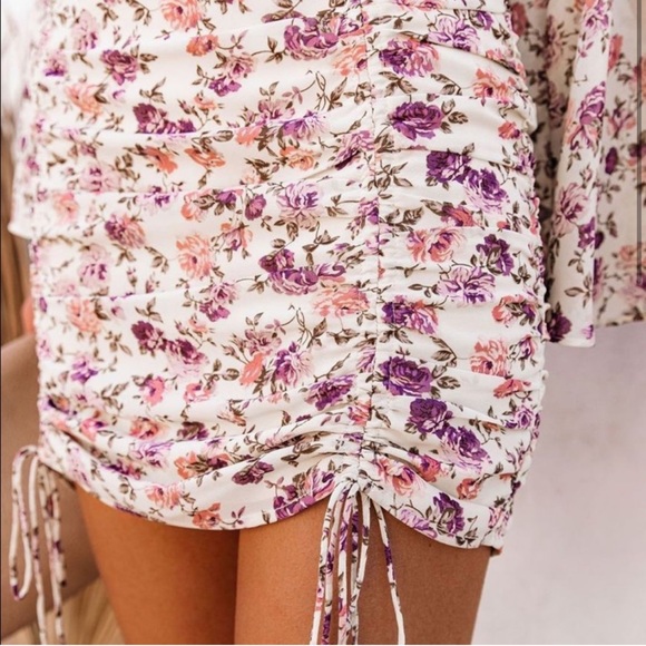 Vici Collection Floral Dress Bell Sleeves Ruching Summer Boho Feminine M - Picture 2 of 5